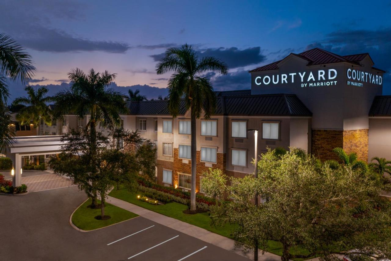 Courtyard By Marriott Sarasota At Town Center Hotel 3*