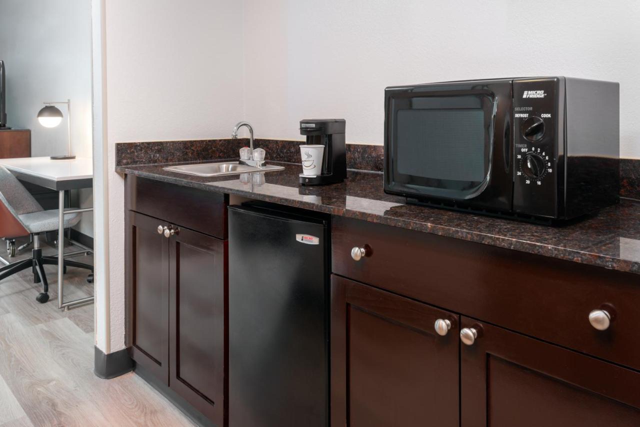 Courtyard By Marriott Sarasota At Town Center Hotel