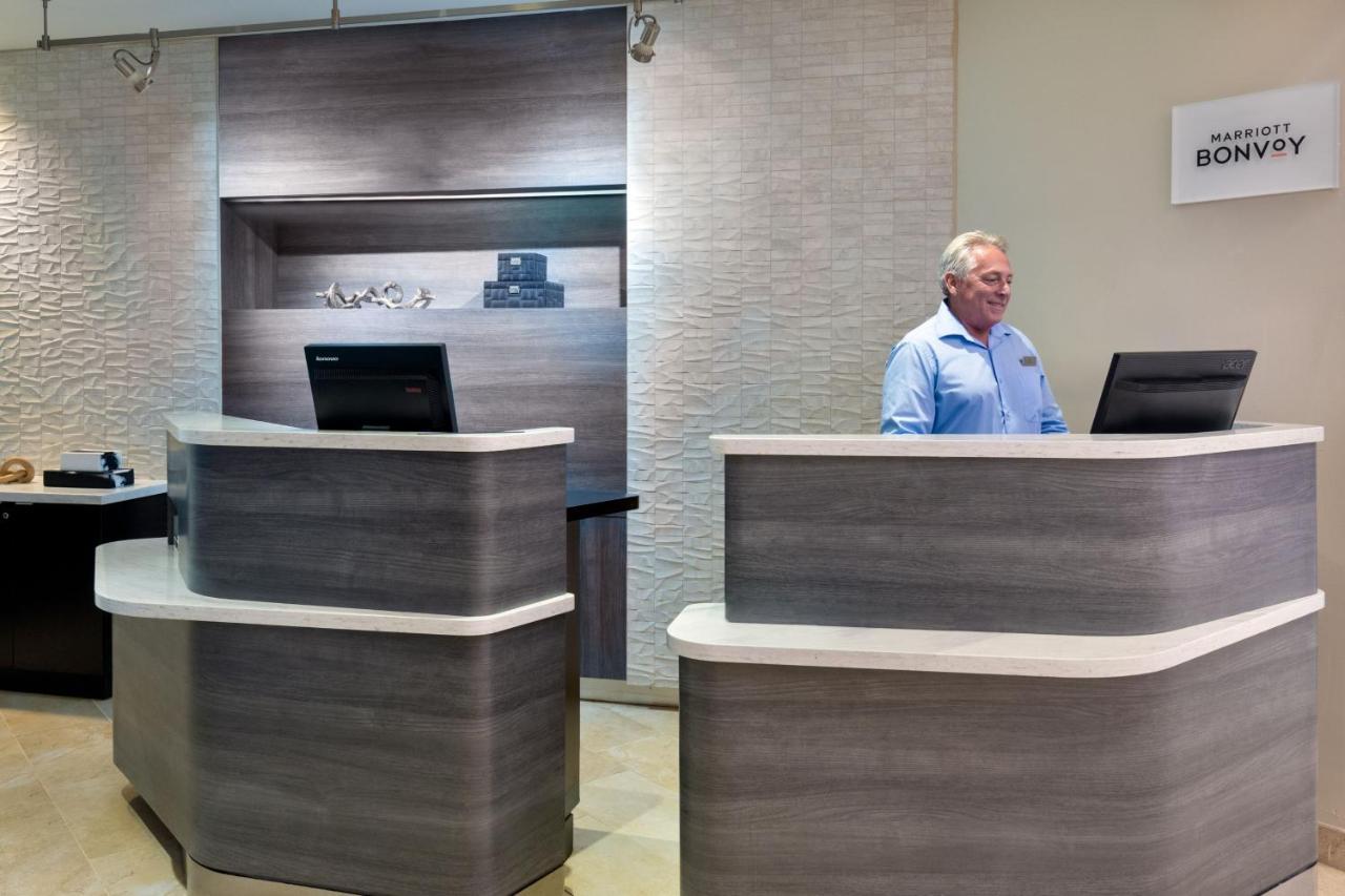Courtyard By Marriott Sarasota At Town Center Hotel Desoto Lakes