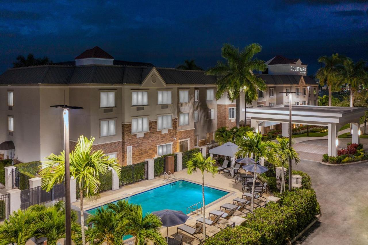 Courtyard By Marriott Sarasota At Town Center Hotel