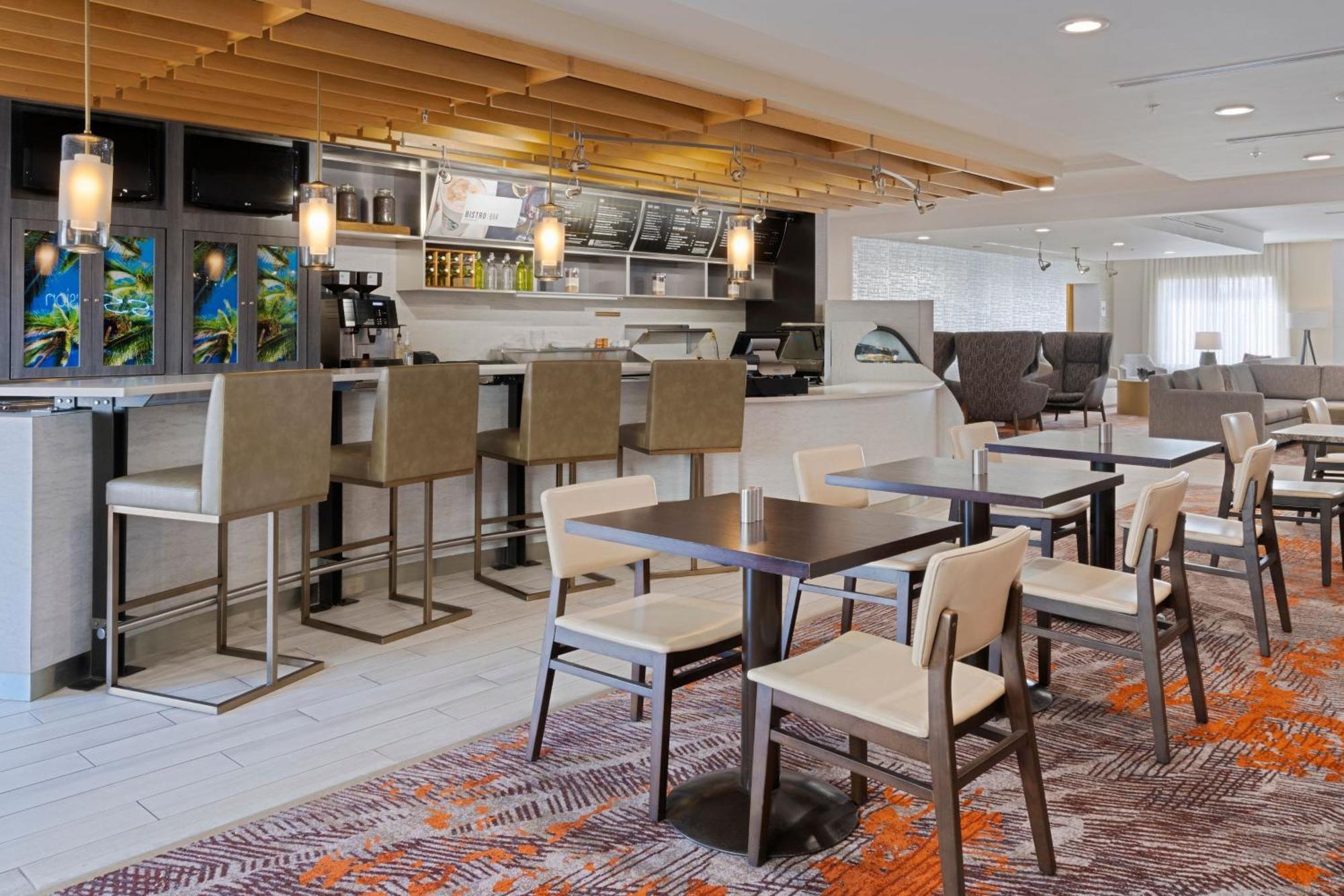 Courtyard By Marriott Sarasota At Town Center Hotel