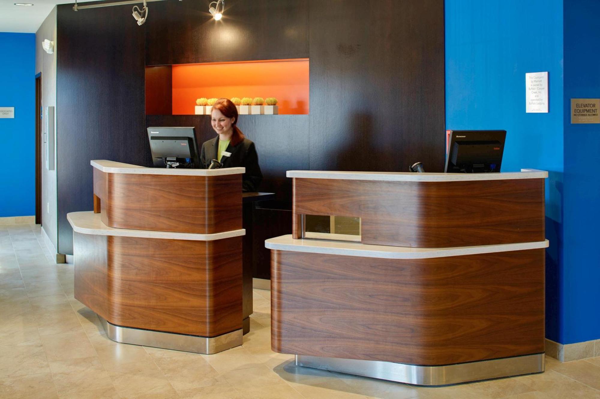 Hotel Courtyard By Marriott Sarasota At Town Center 3*