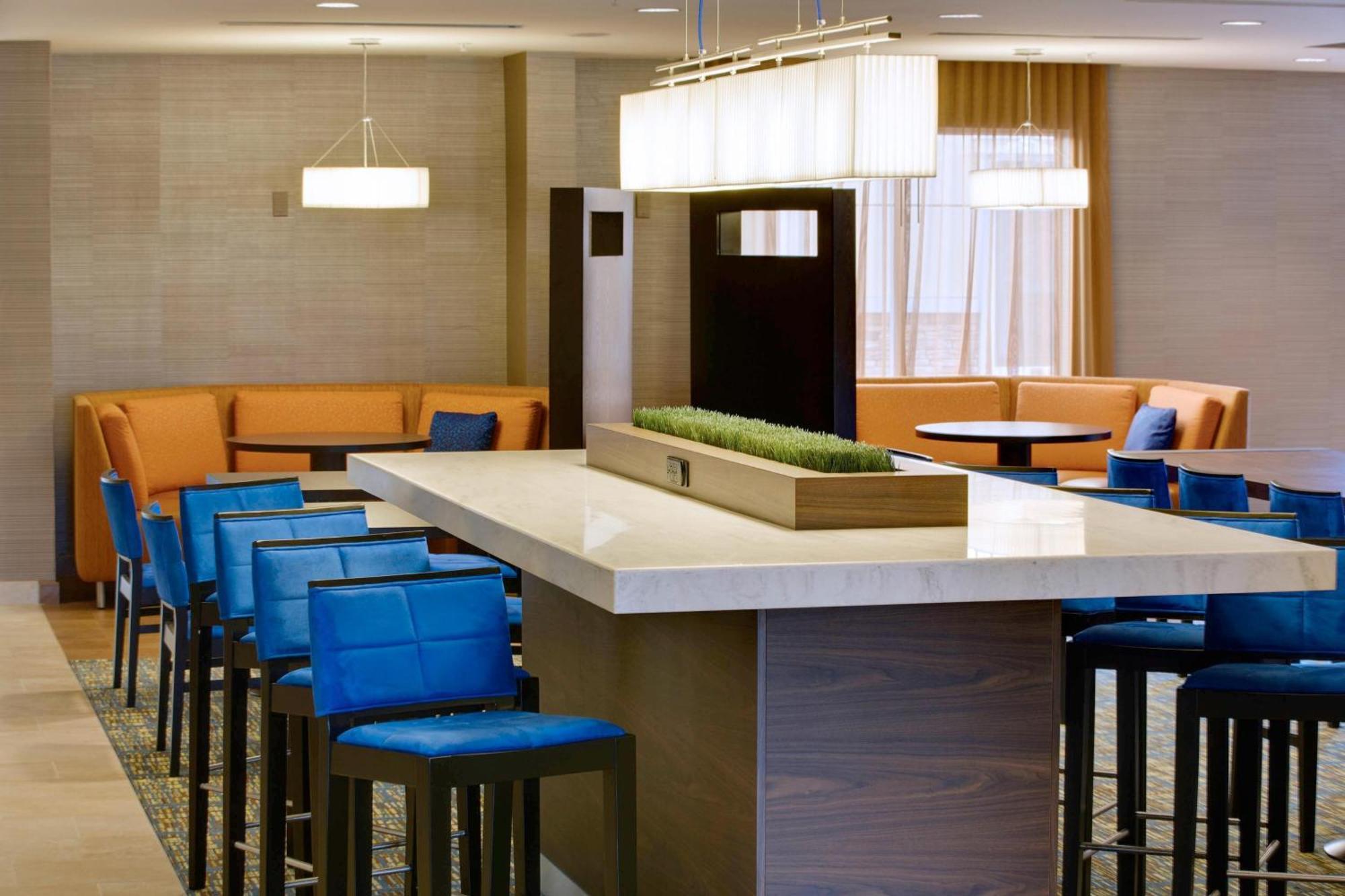 Courtyard By Marriott Sarasota At Town Center 3*