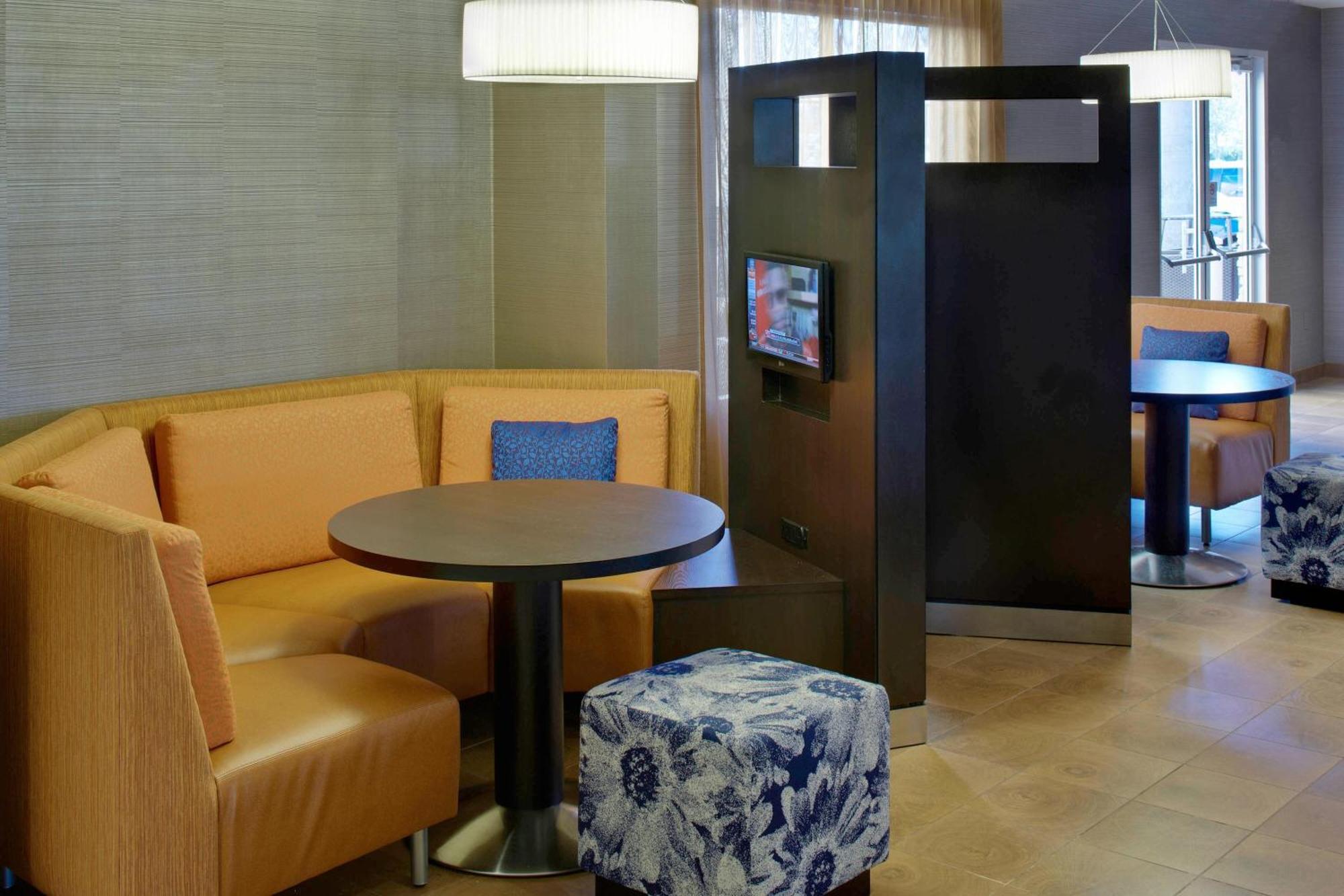 Hotel Courtyard By Marriott Sarasota At Town Center 3*