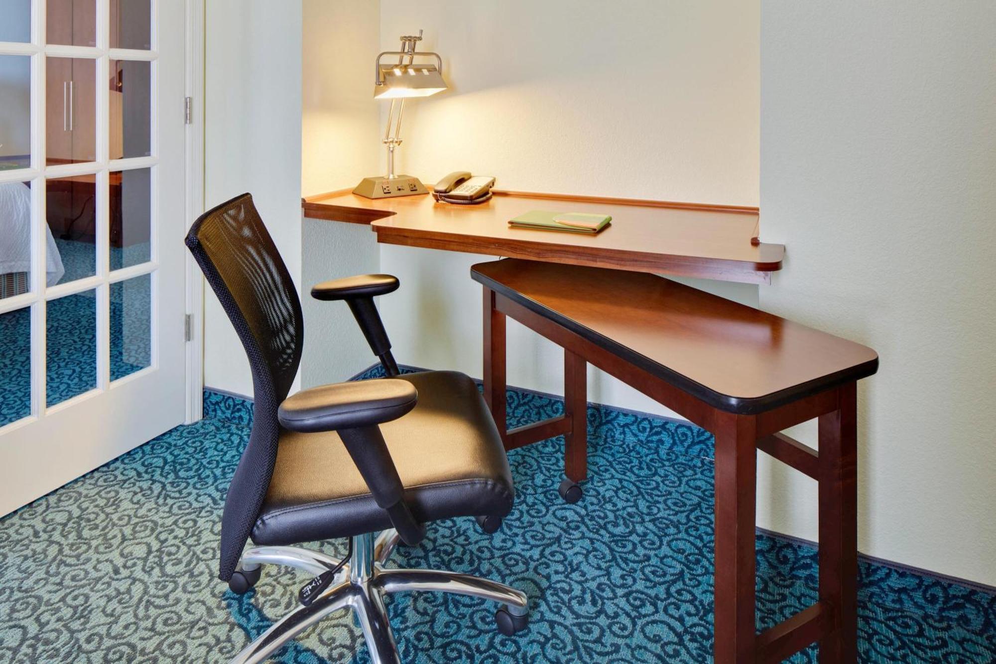 Courtyard By Marriott Sarasota At Town Center 3*
