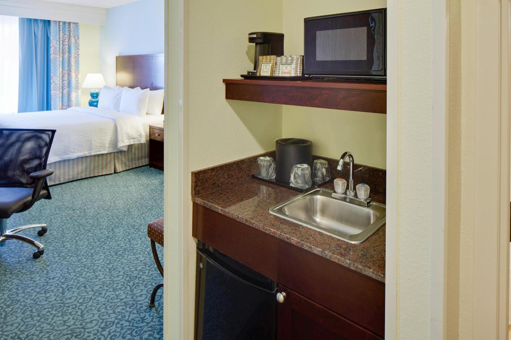 Courtyard By Marriott Sarasota At Town Center Hotel