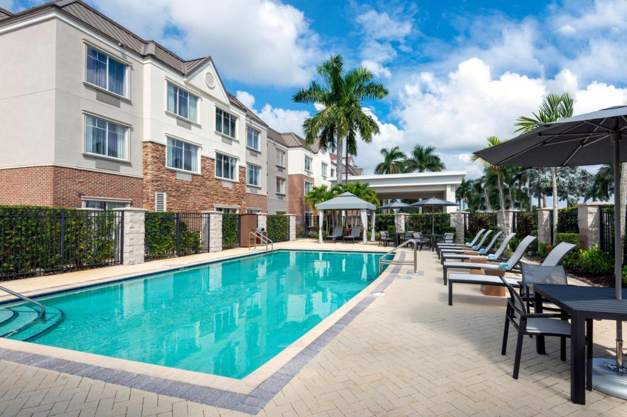 Courtyard By Marriott Sarasota At Town Center Hotel 3*