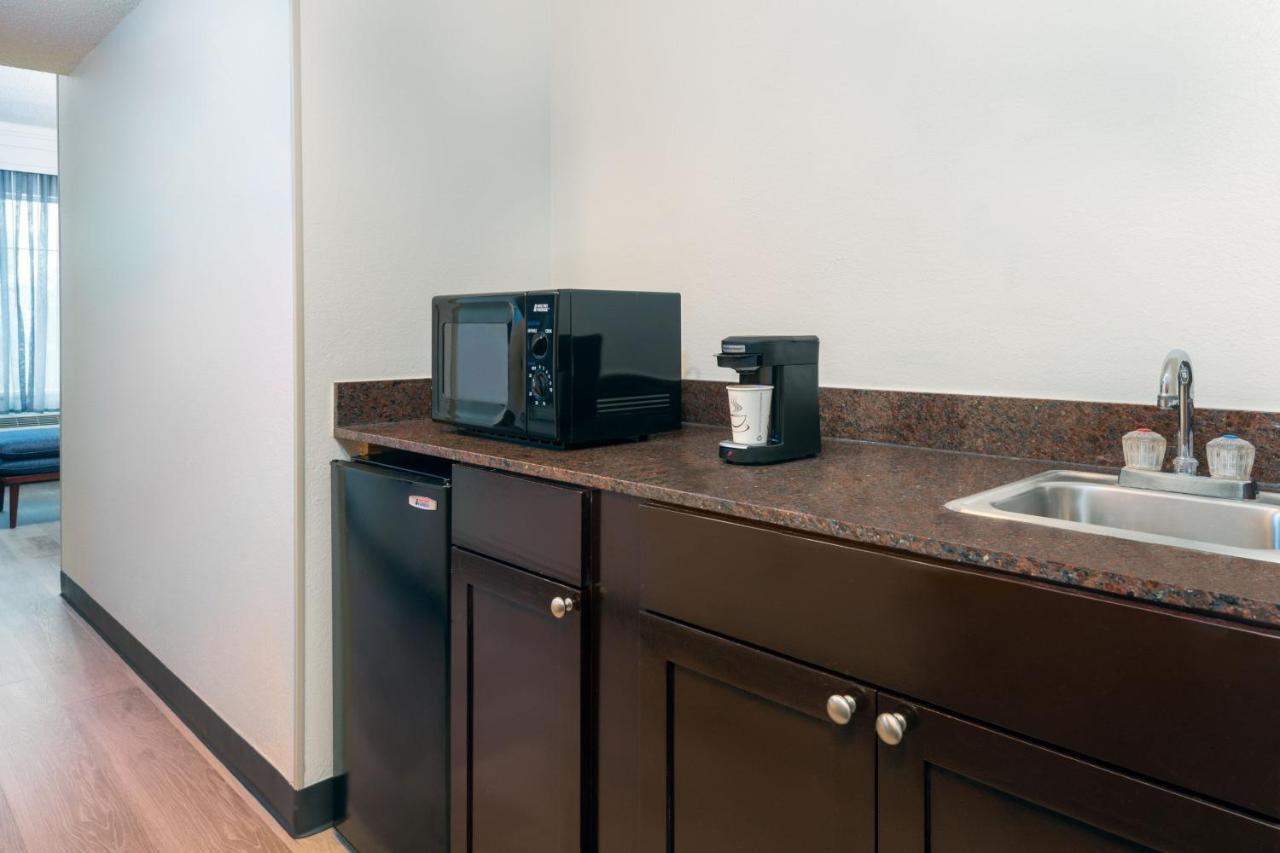 Courtyard By Marriott Sarasota At Town Center 3*