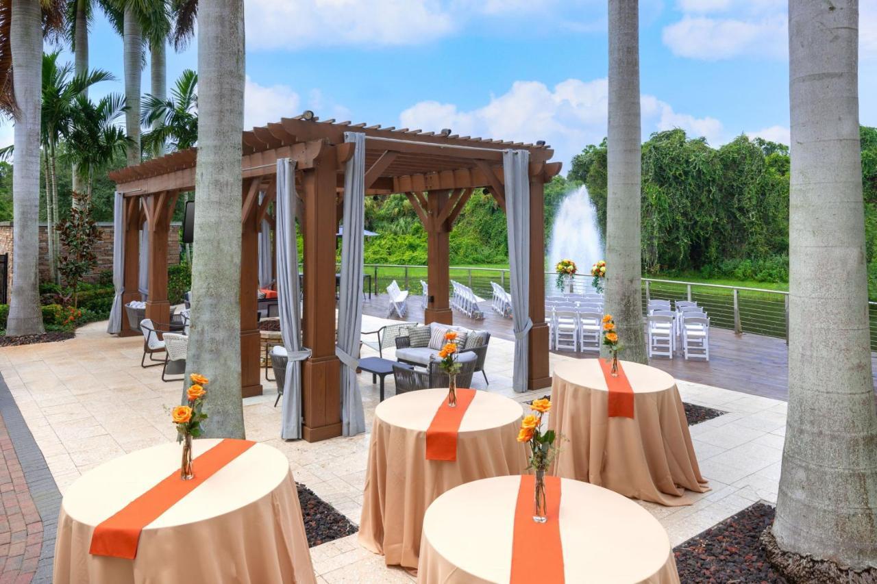 Courtyard By Marriott Sarasota At Town Center Hotel
