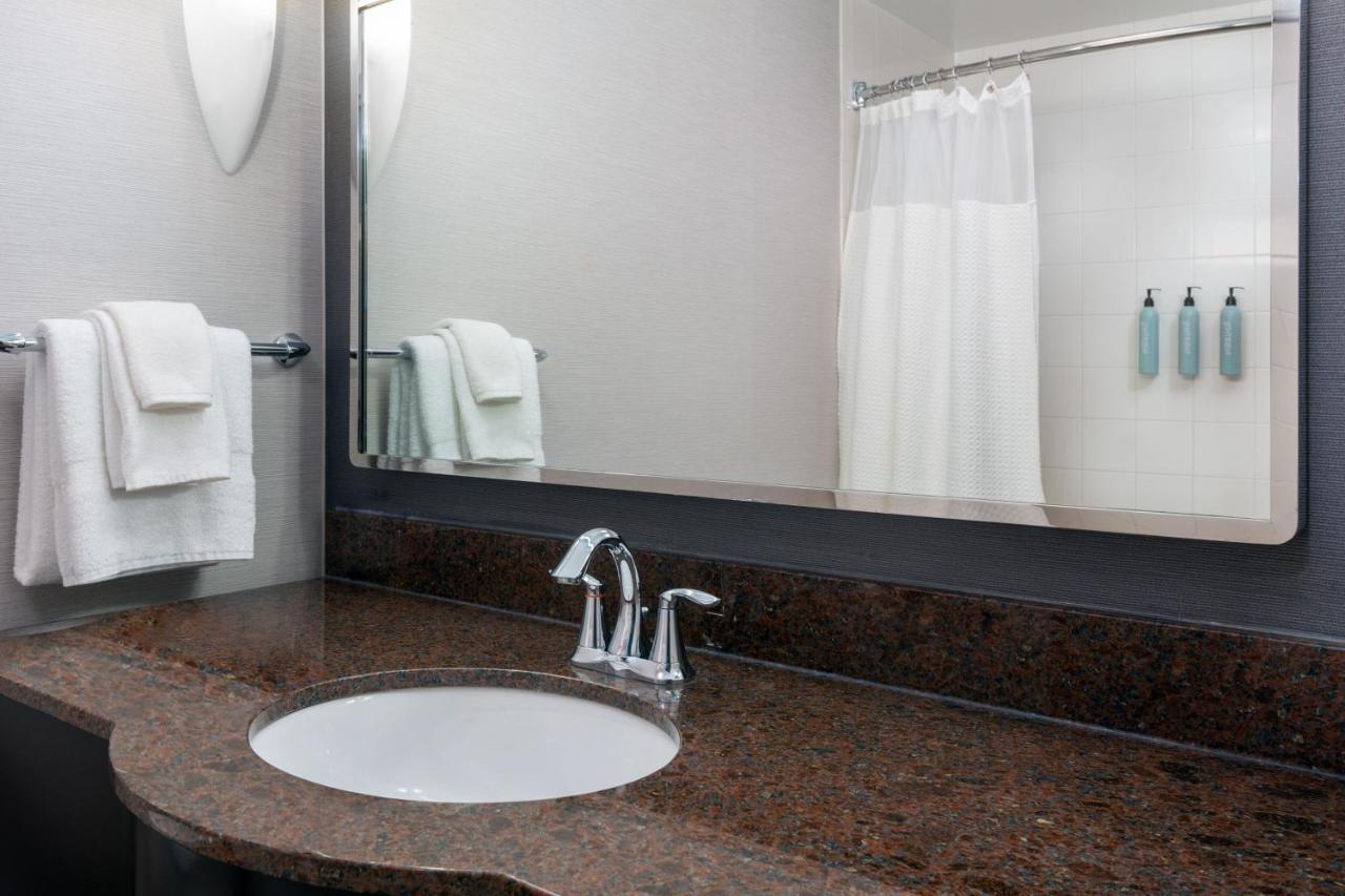 Courtyard By Marriott Sarasota At Town Center Desoto Lakes