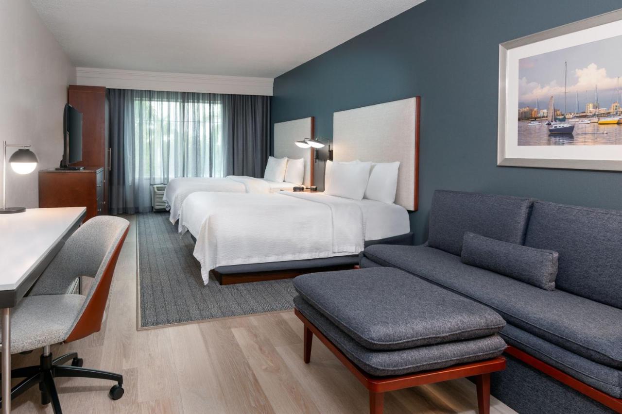 Courtyard By Marriott Sarasota At Town Center Hotel 3*