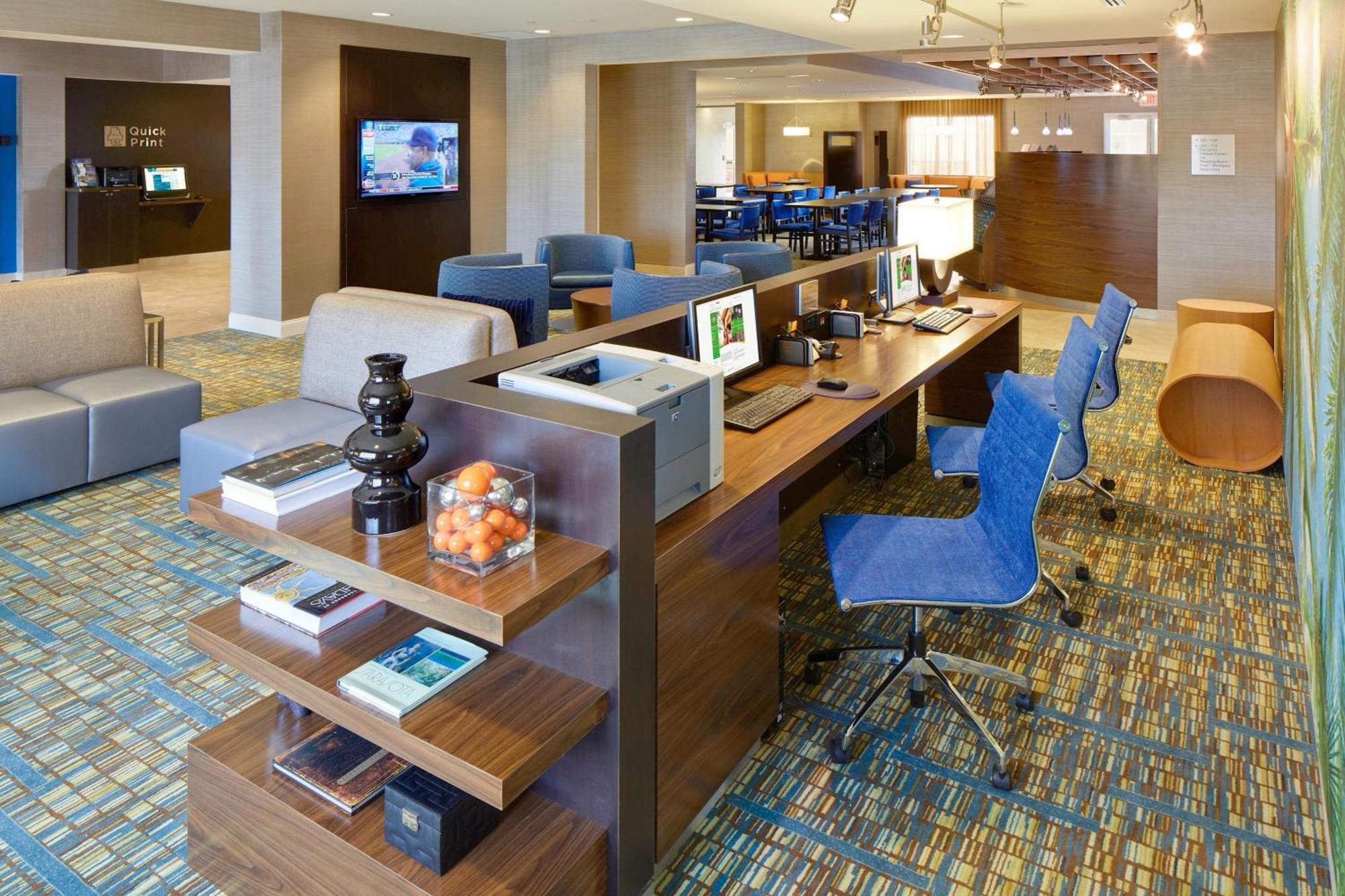 Courtyard By Marriott Sarasota At Town Center